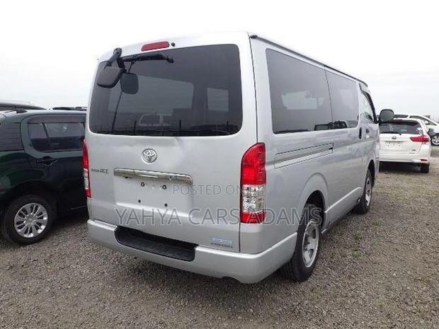 Toyota HiAce 2020 Silver - thumbnail 4