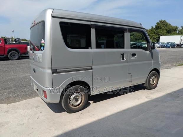 Nissan Clipper 2018 Silver - thumbnail 2