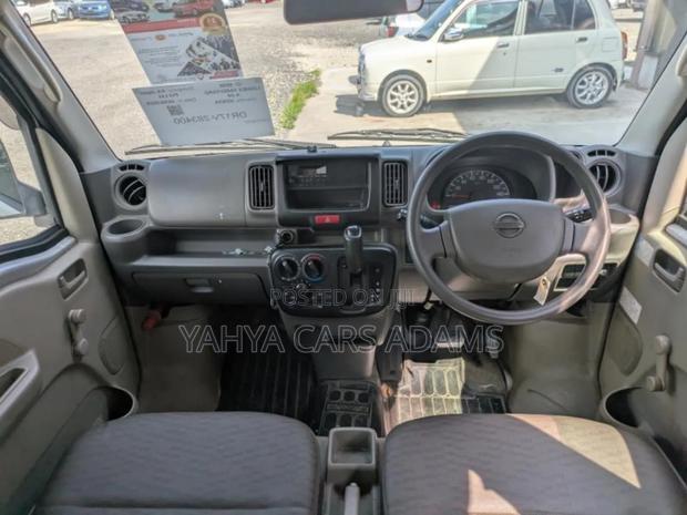 Nissan Clipper 2018 Silver - thumbnail 4