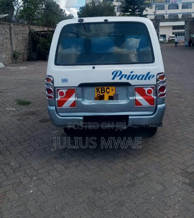 Toyota HiAce 2007 White - thumbnail 2