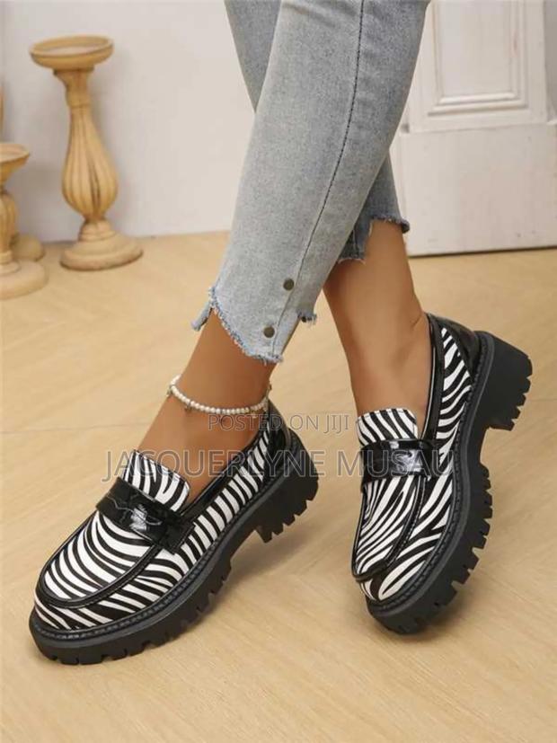 Lades Casual Wear Shoes