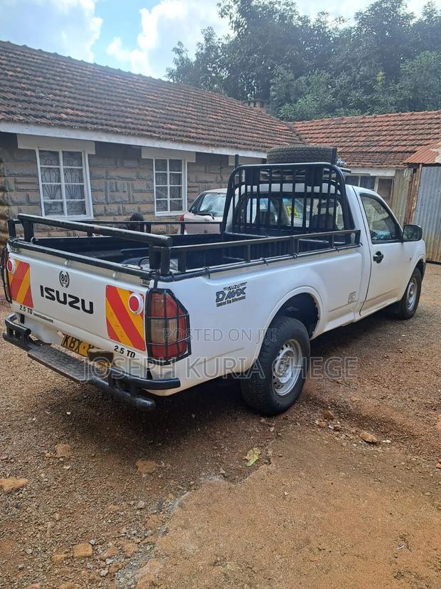 Isuzu Dmax - main view