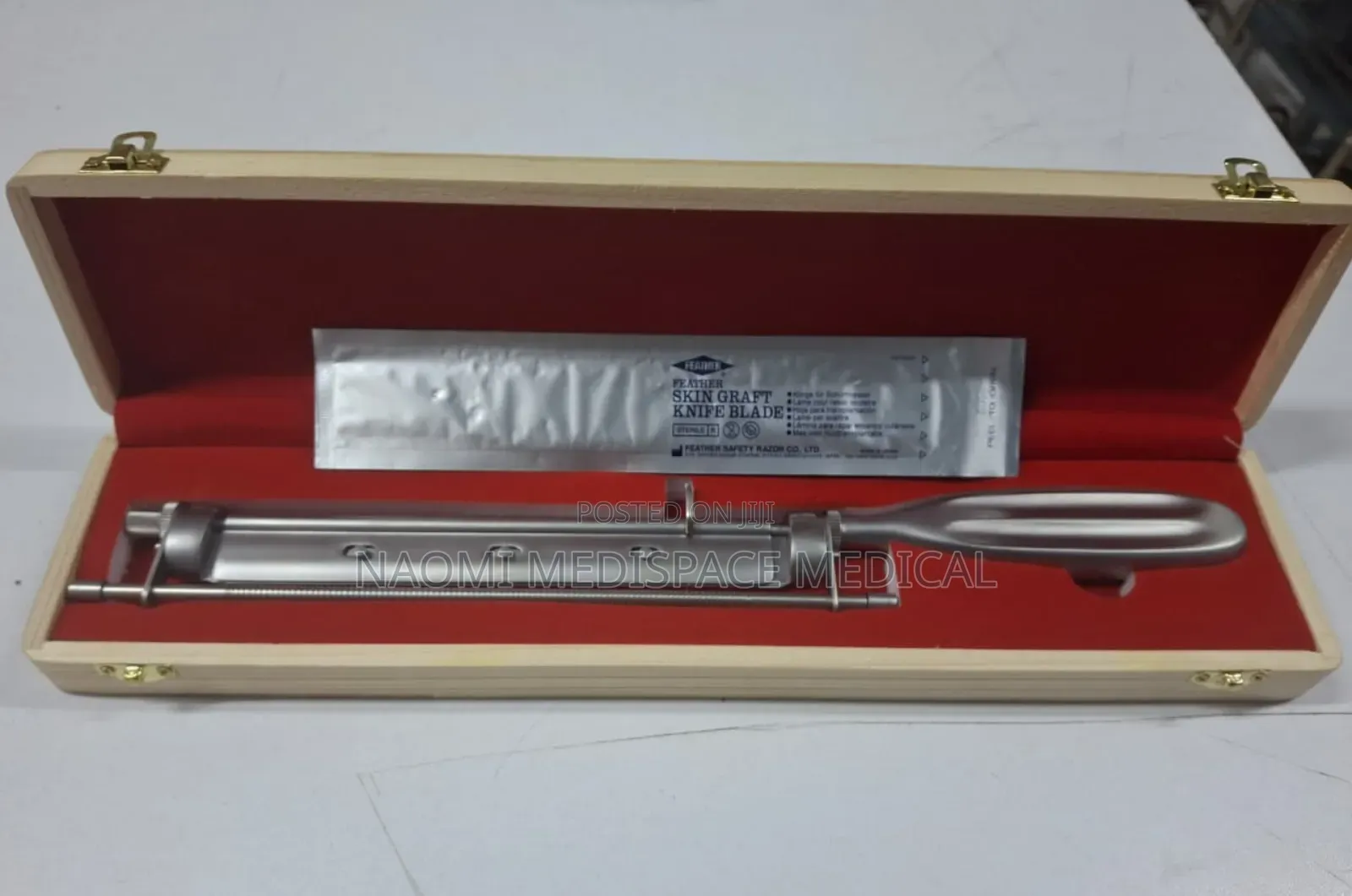 Skin Grafting Blade With Handle