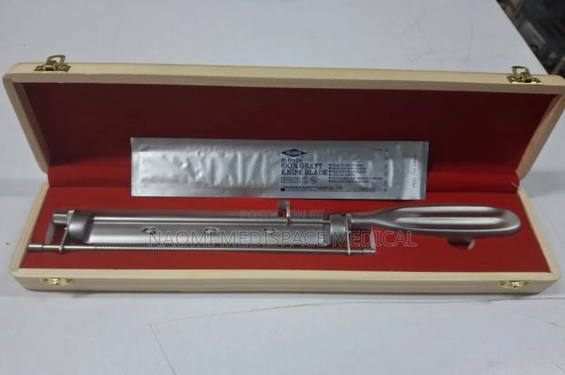 Skin Grafting Blade With Handle