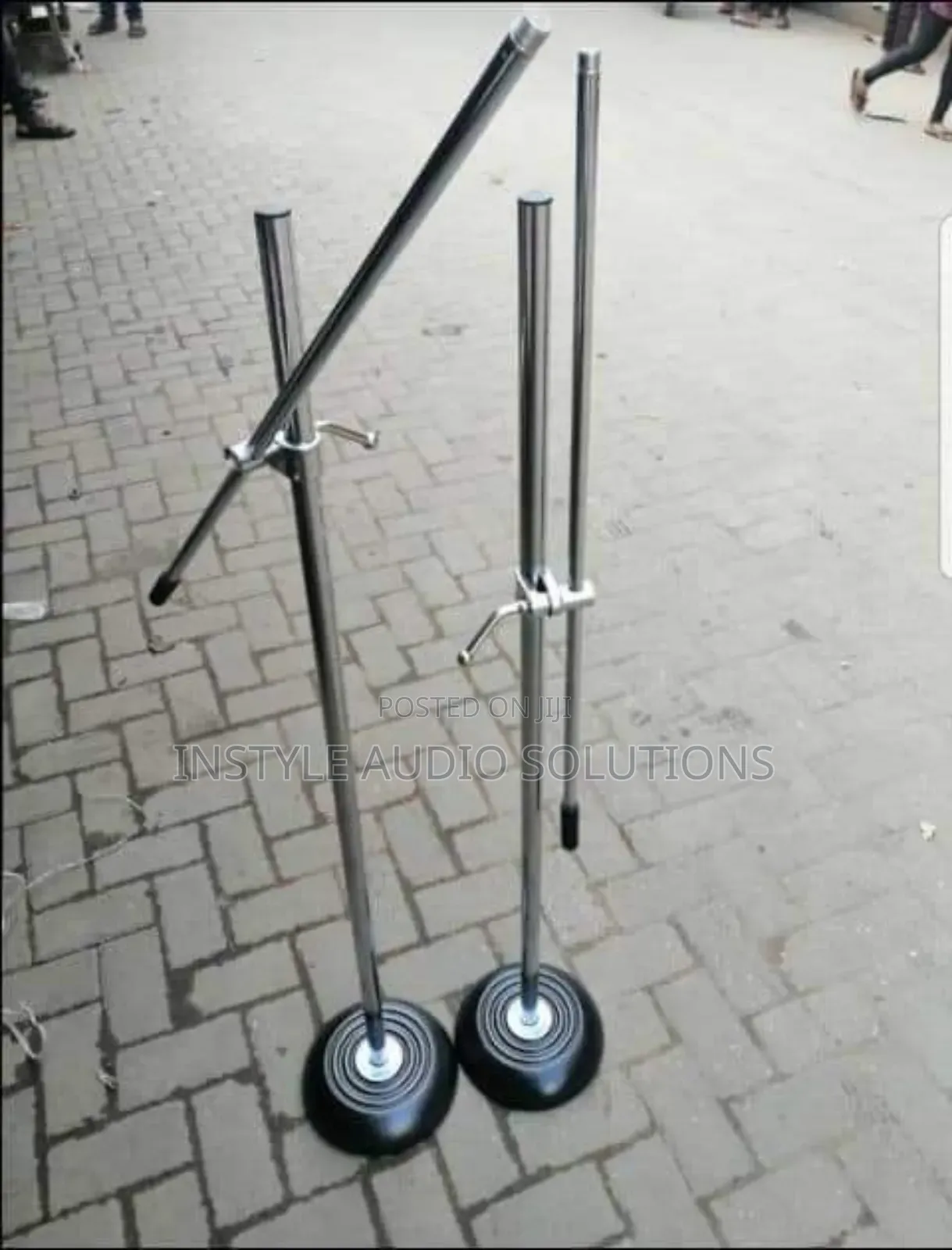 Heavy Gauge Round Bass Adjustable Silver Crom Microphone Stand