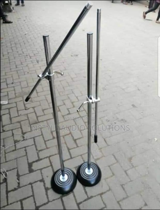 Heavy Gauge Round Bass Adjustable Silver Crom Microphone Stand