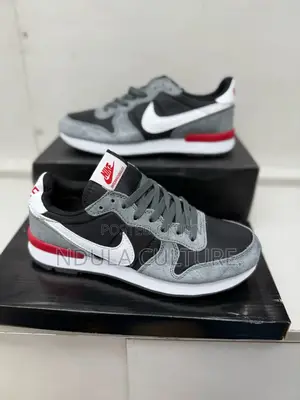 Nike Internationalist