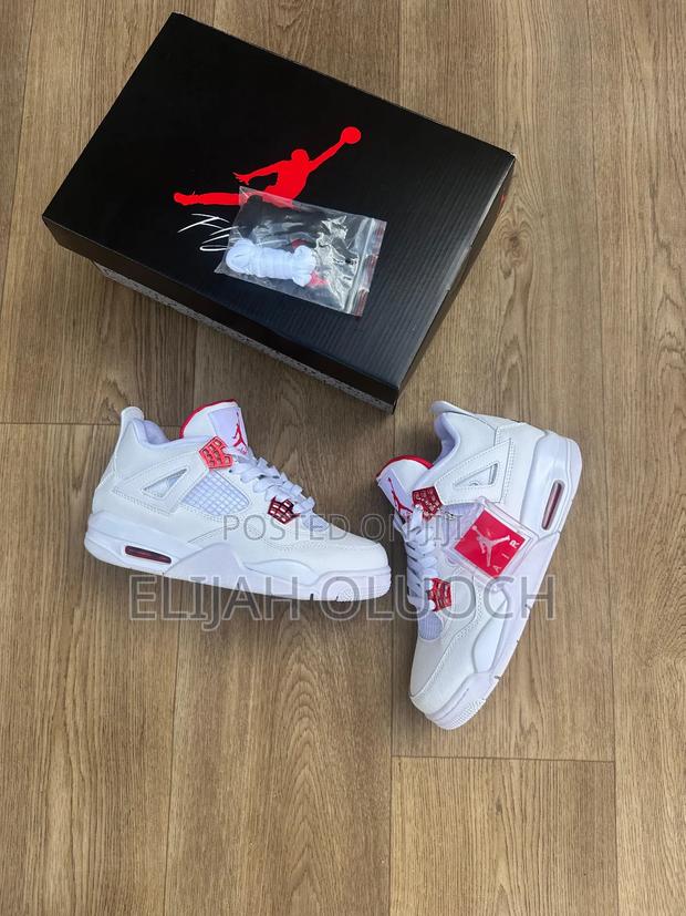 Jordan 4 Retro
Metallic Red
Sizes :_38 to 45_