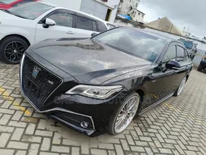 Toyota Crown 2018 Black