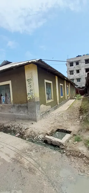 12bdrm House in Bombolulu for sale