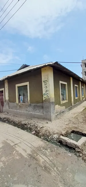 12bdrm House in Bombolulu for sale
