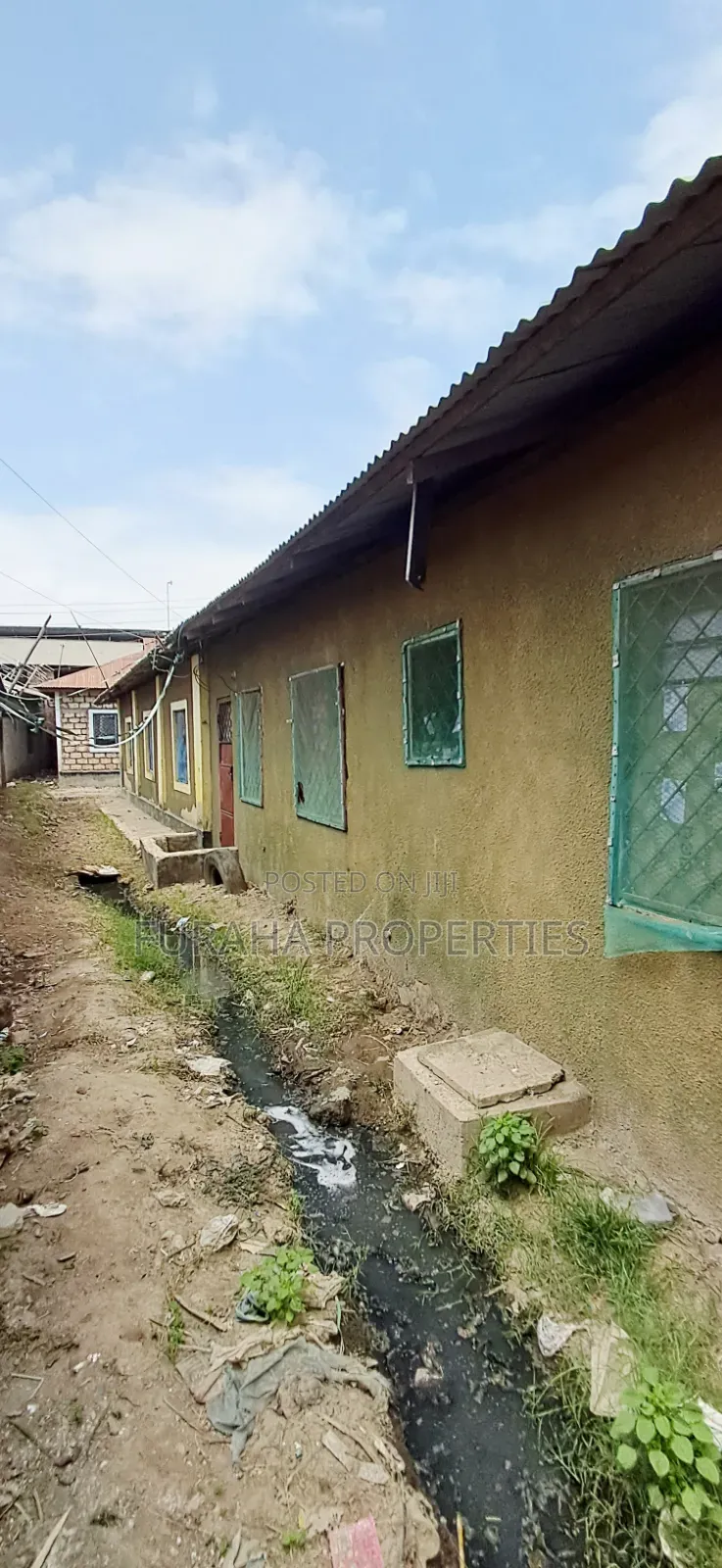 12bdrm House in Bombolulu for sale