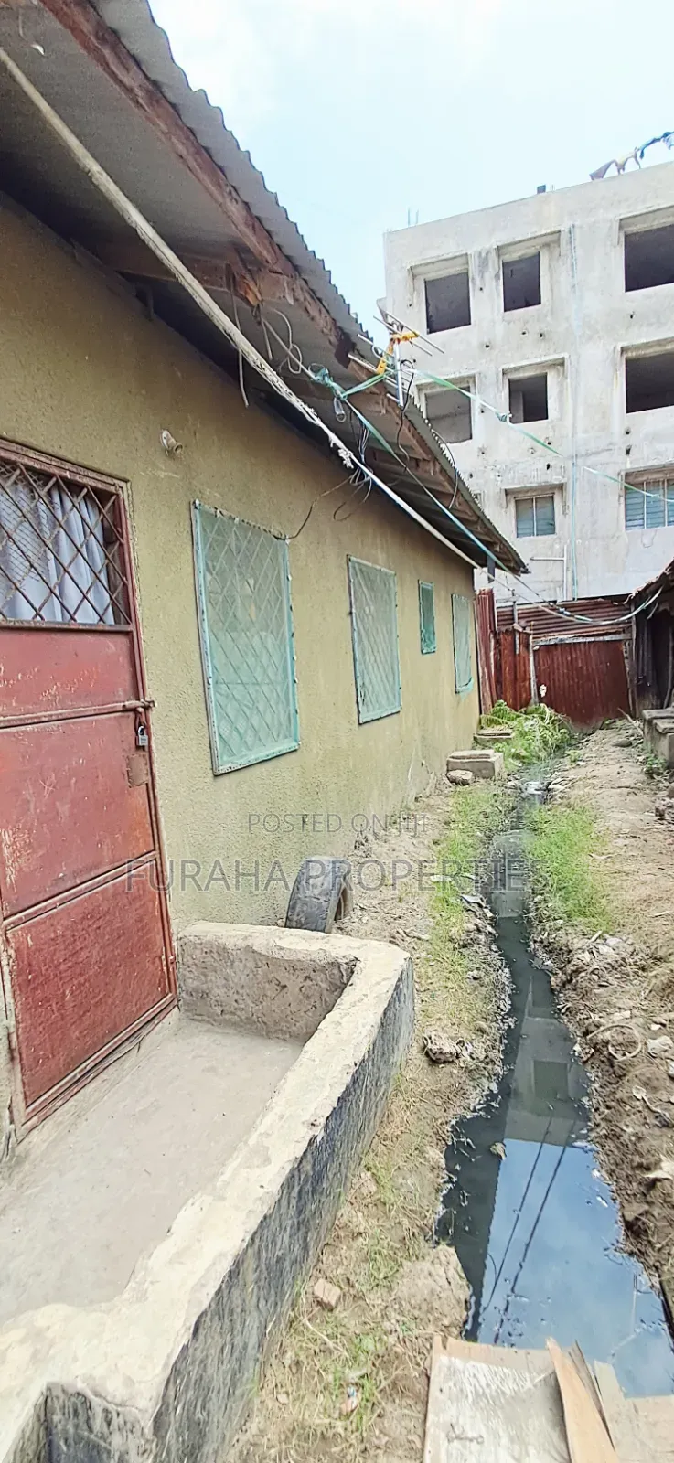 12bdrm House in Bombolulu for sale