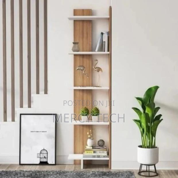*Sly Corner Bookshelf Décor Stand