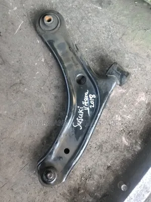 Suzuki Escudo 2018 Front Arm