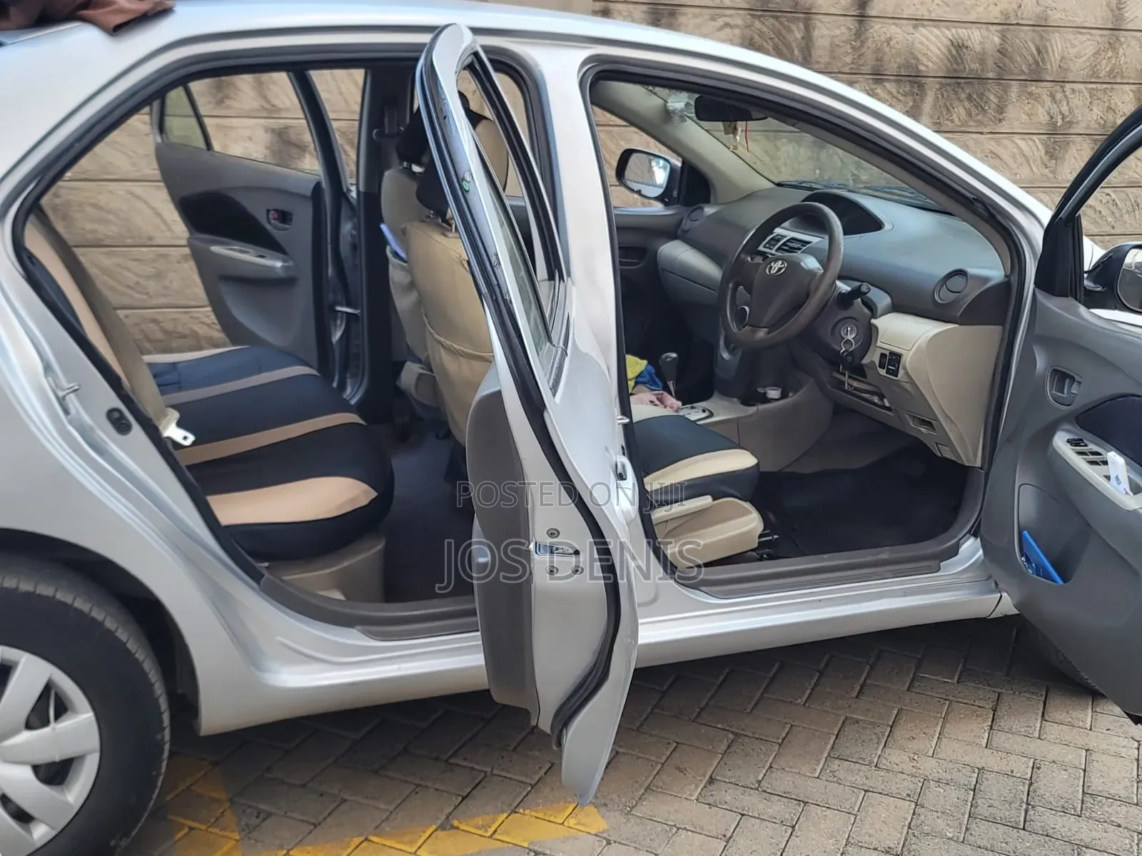 Toyota Belta 2011 Silver