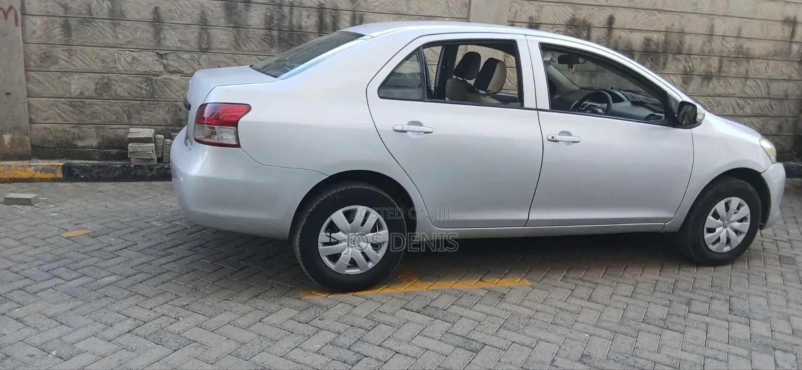 Toyota Belta 2011 Silver