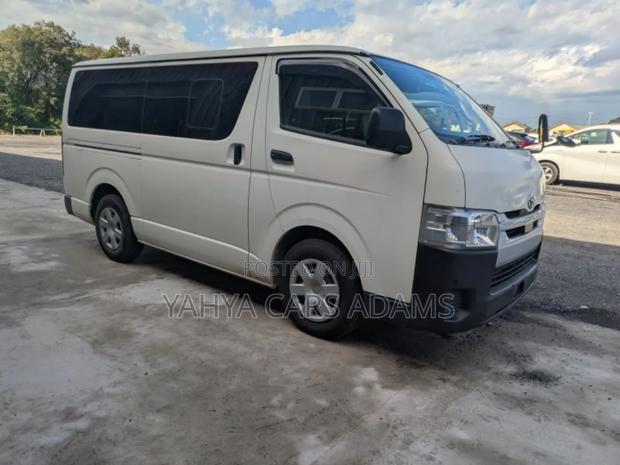 Toyota Regius 2020 White
