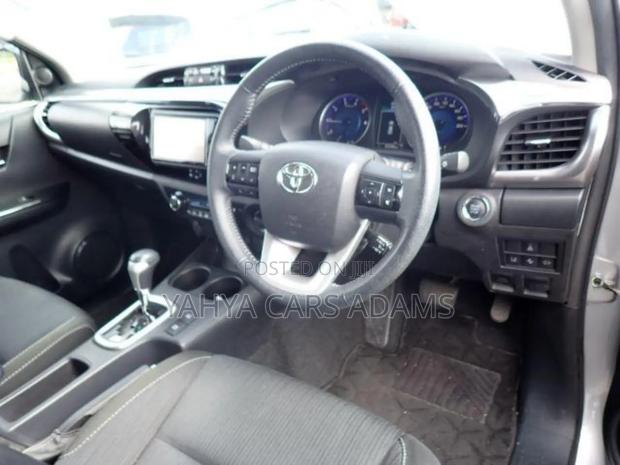 Toyota Hilux Double Cab - thumbnail 6