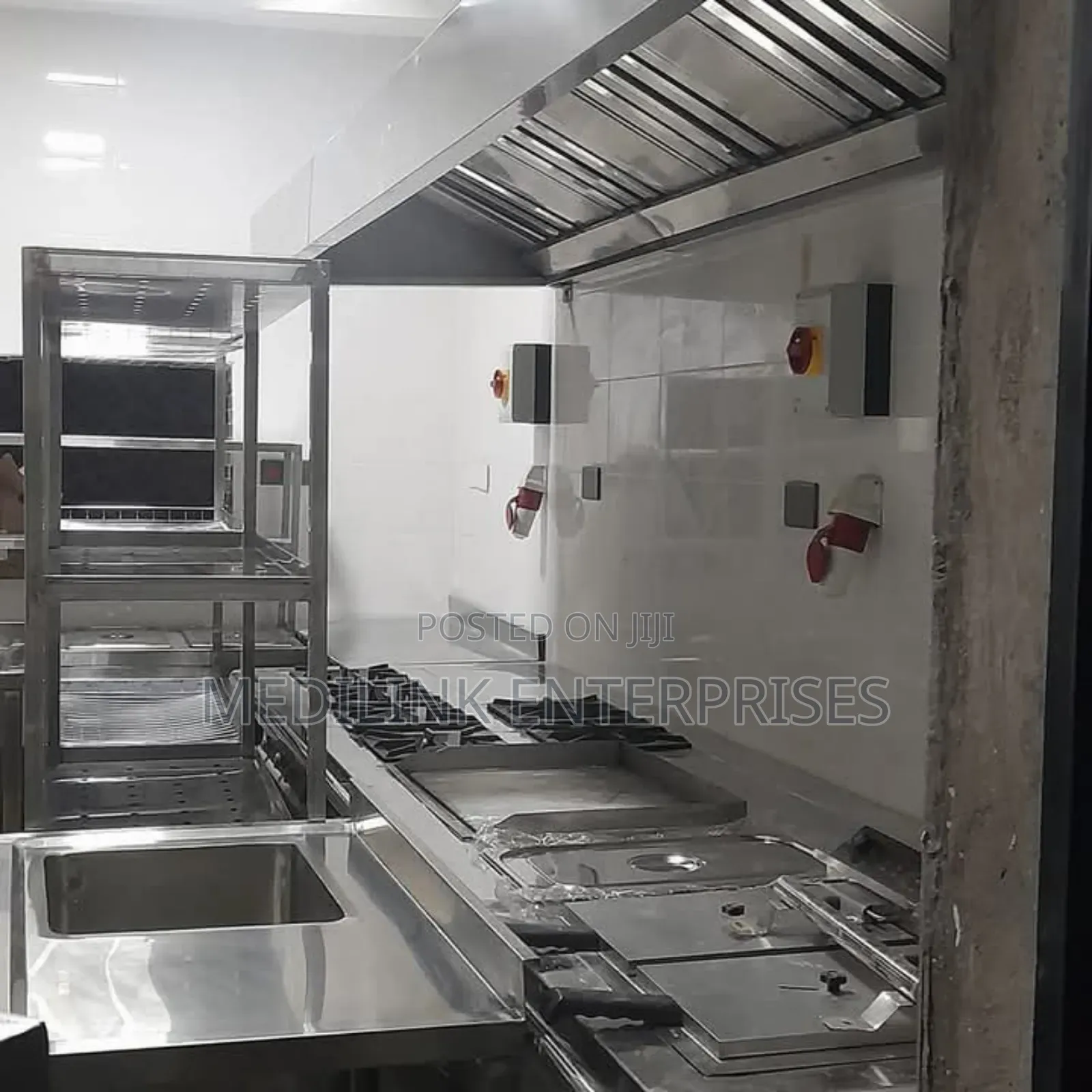 Commercial Kitchen Stainless Steel Lay Out and Set Up