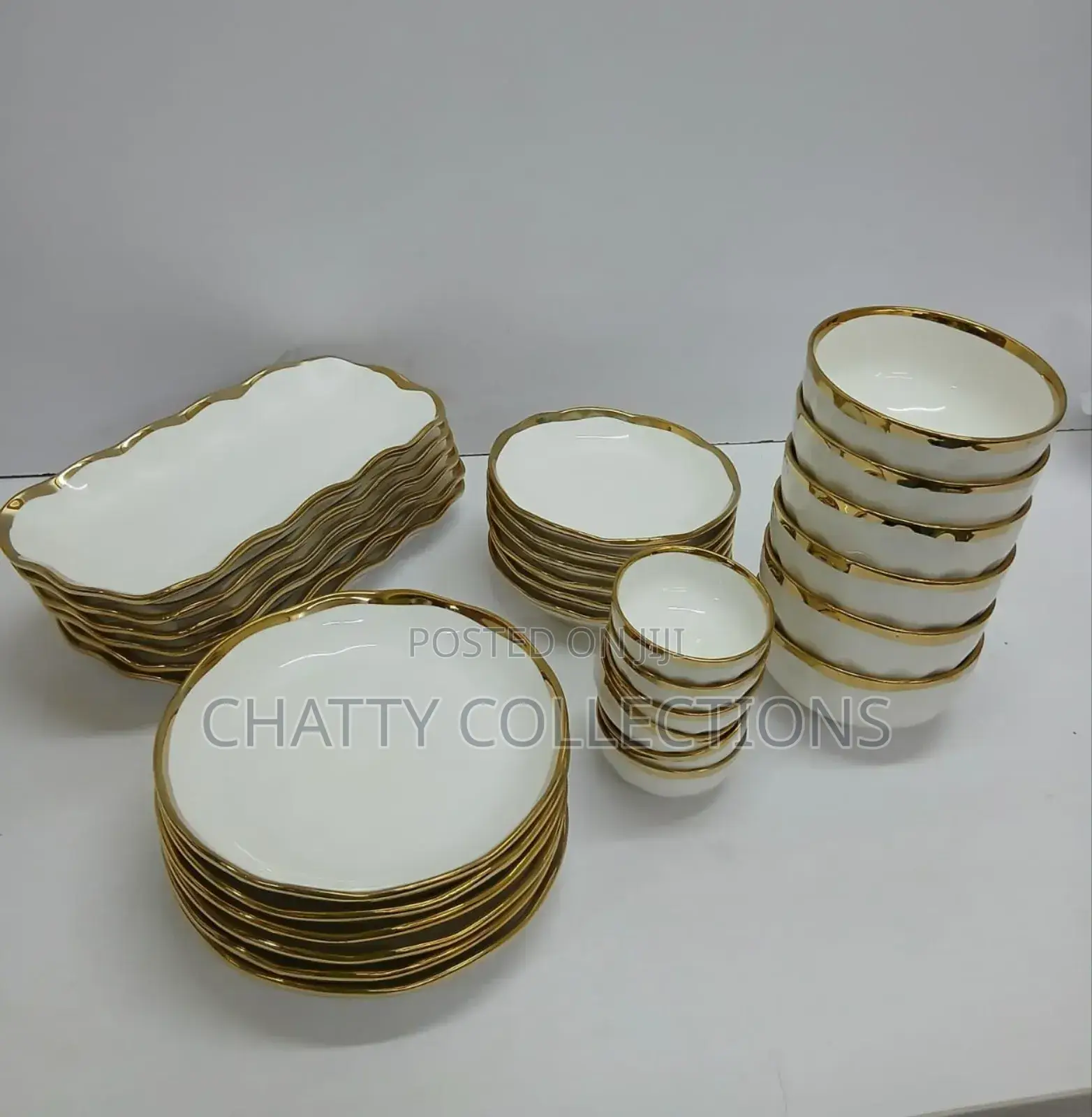30 Pieces High Quality Gold Ceramic Dinner Set