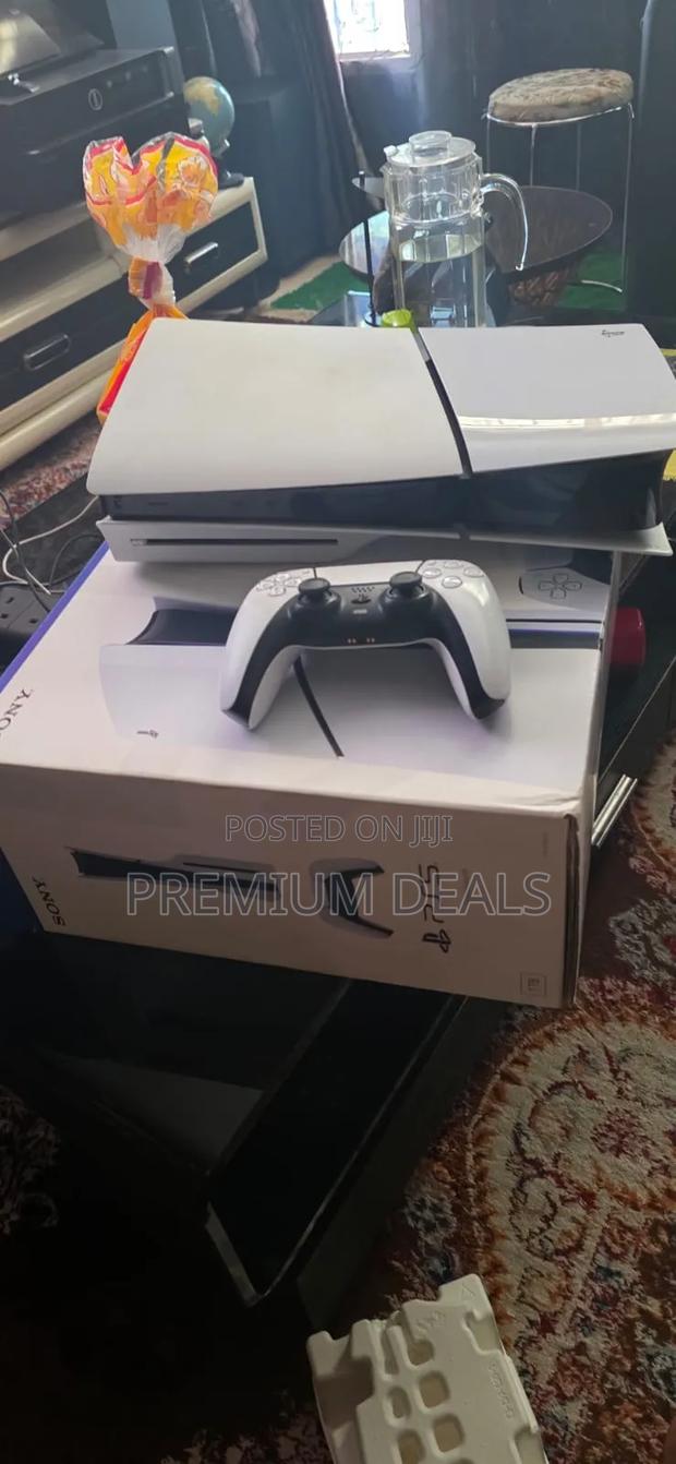 Clean Boxed Ps5 Slim for Home Use.