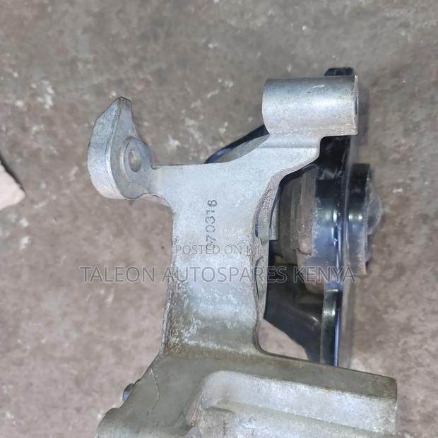 Nissan Xtrail Nt31 Engine Mountain