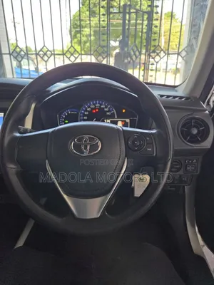Toyota Corolla Fielder 1.5 Hybrid FWD 2019 White