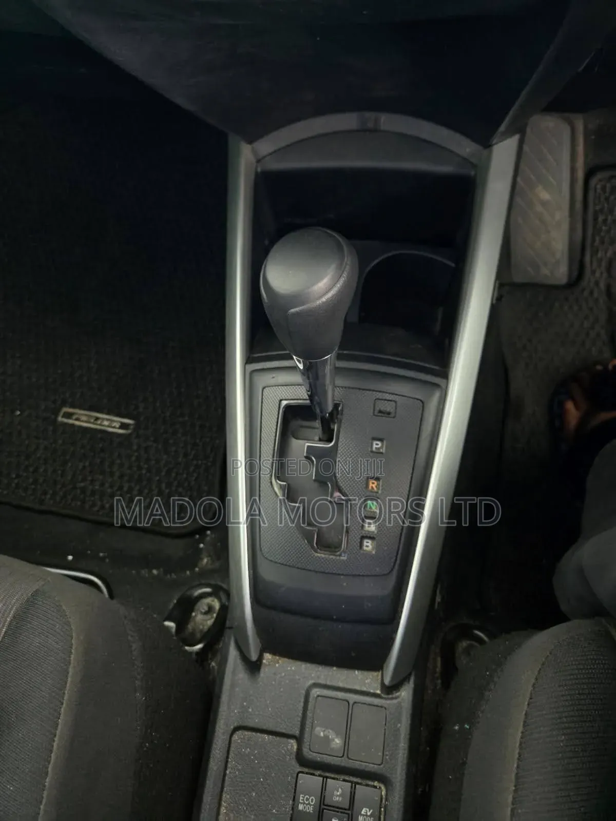 Toyota Corolla Fielder 1.5 Hybrid FWD 2019 White