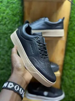Bottega Venetta Casuals