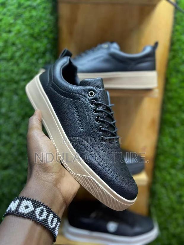 Bottega Venetta Casuals