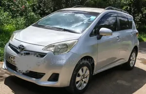 Toyota Ractis 2012 Silver
