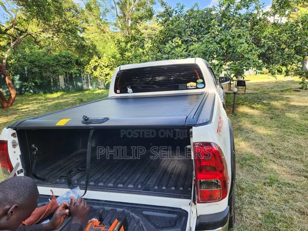 Manual Roller Shutter Cover Perfect Fit for Double Cab Hilux - thumbnail 3