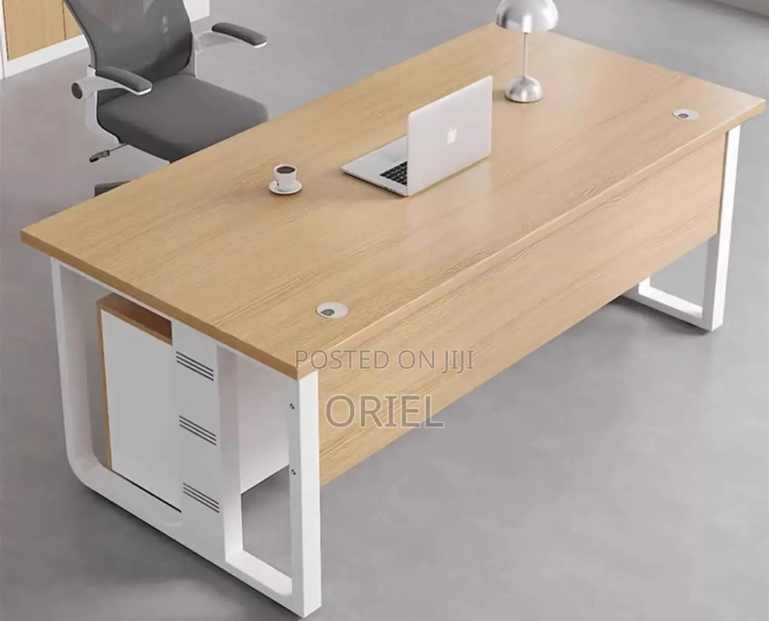 Office Desk : Classic Metal Frame Executive Minimalists Office Desk