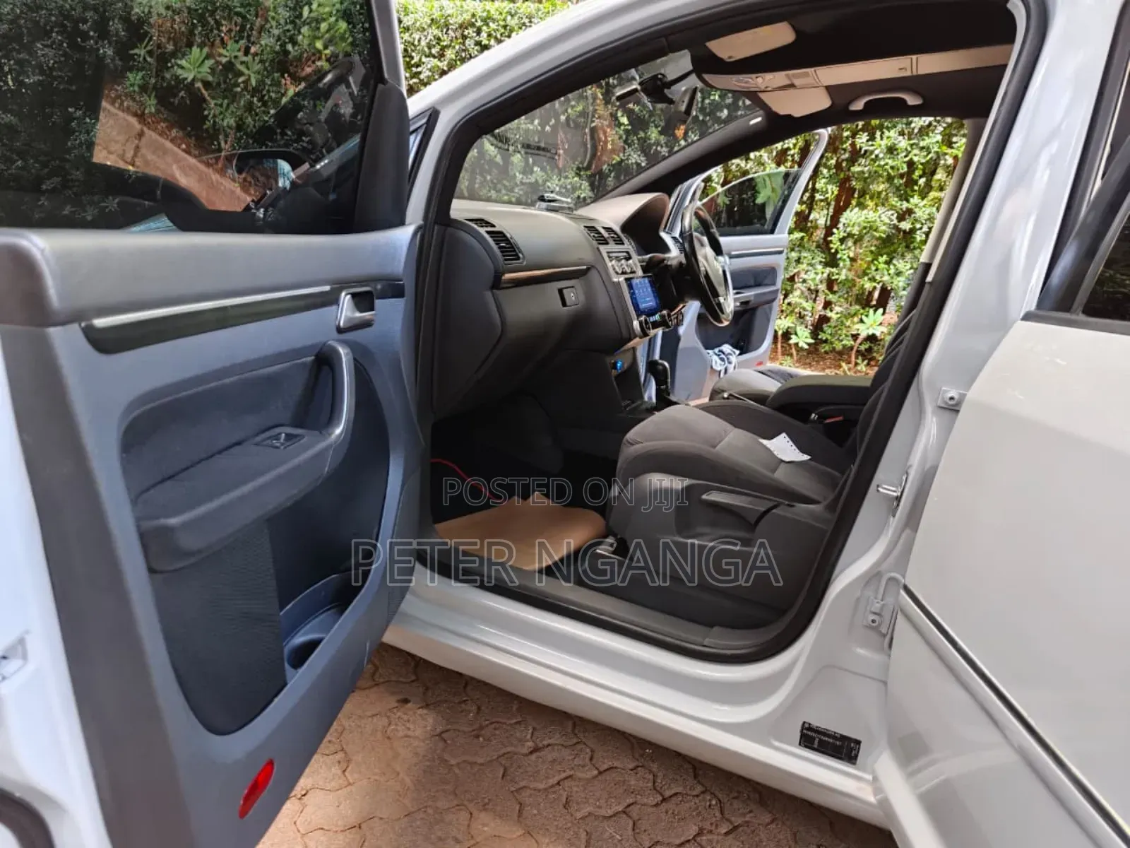 Volkswagen Touran 2014 White