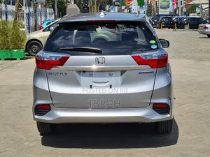 Honda Fit Shuttle 2019 Silver