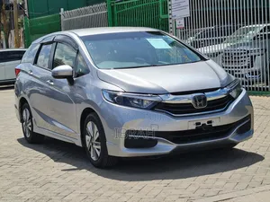 Honda Fit Shuttle 2019 Silver
