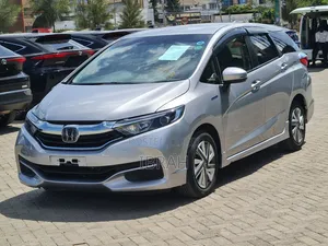 Honda Fit Shuttle 2019 Silver