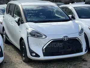 Toyota Sienta 2019 Off white