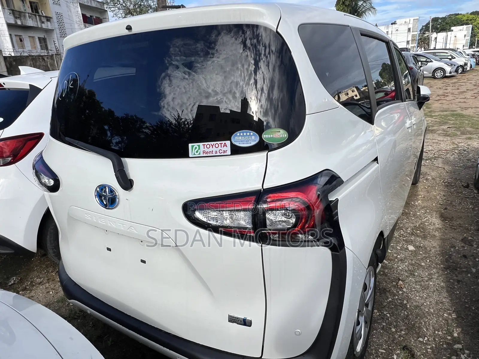 Toyota Sienta 2019 Off white