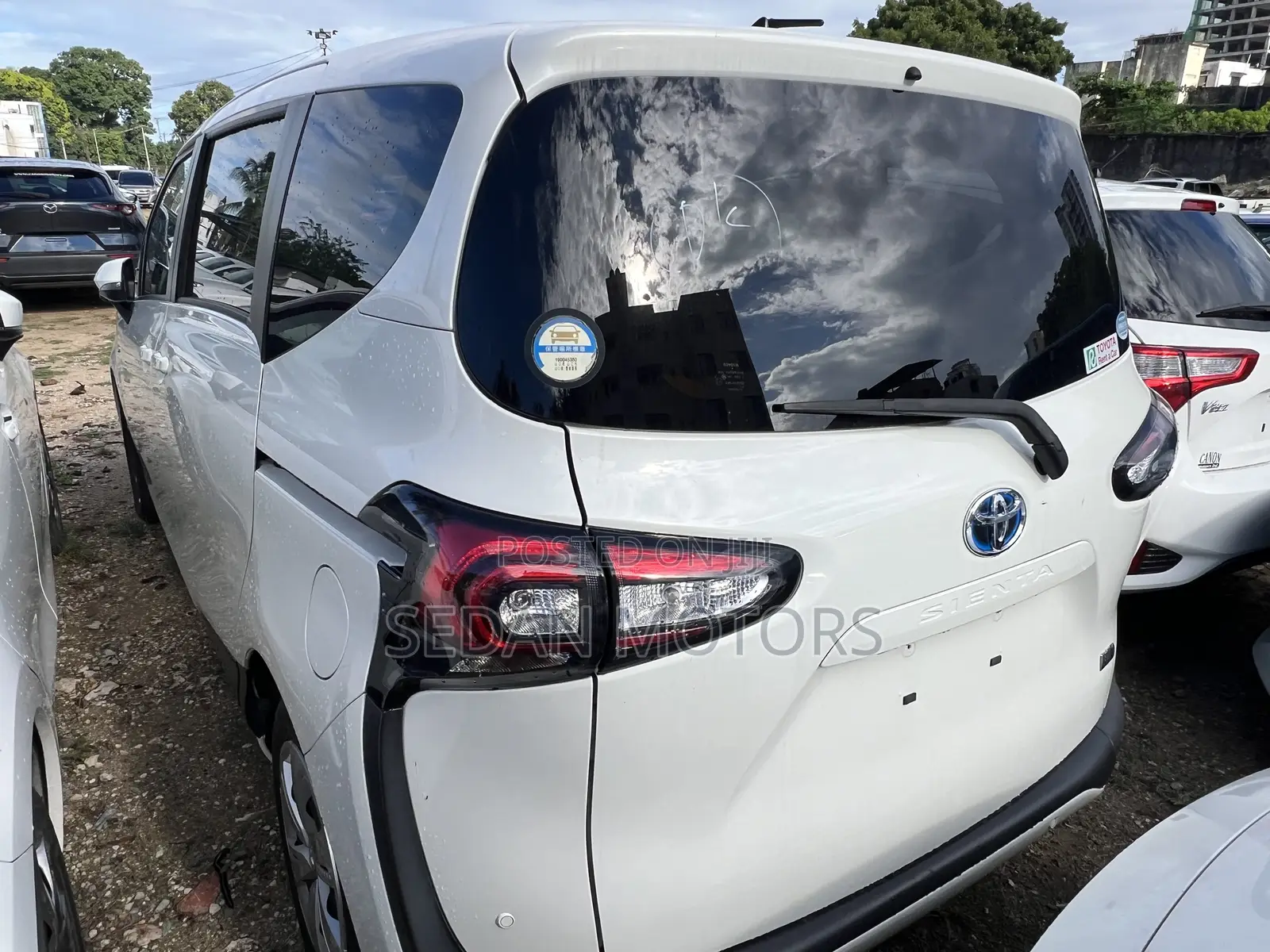 Toyota Sienta 2019 Off white