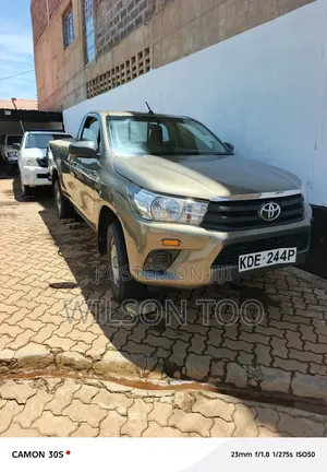 Toyota Hilux 2021 Gold