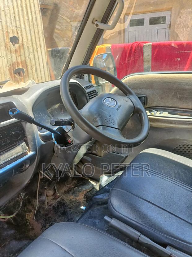 Mazda Bongo 2010 White - thumbnail 6