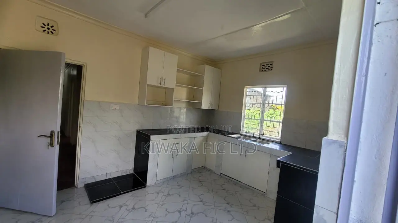 5bdrm Bungalow in Ruai Central for rent
