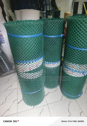 Plastic Chicken Mesh 1m by 25 Metere