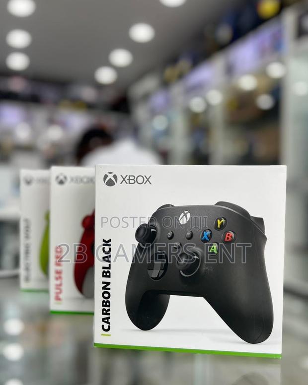 Xbox Series Controllers - main view