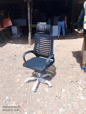 Black Back Meshed Headrest Chair