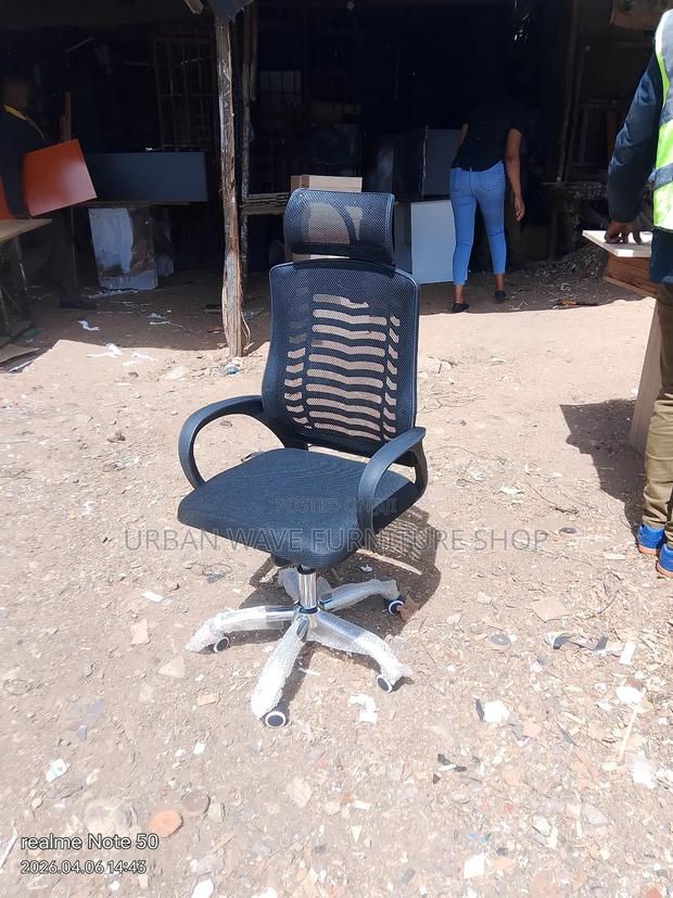 Black Back Meshed Headrest Chair