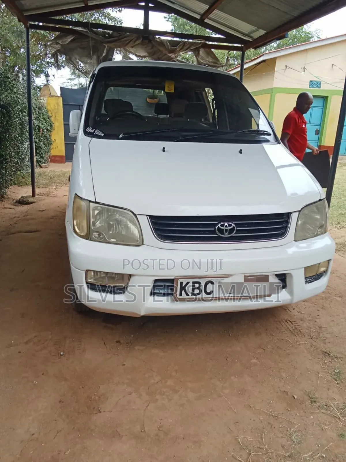Toyota HiAce 2004 White