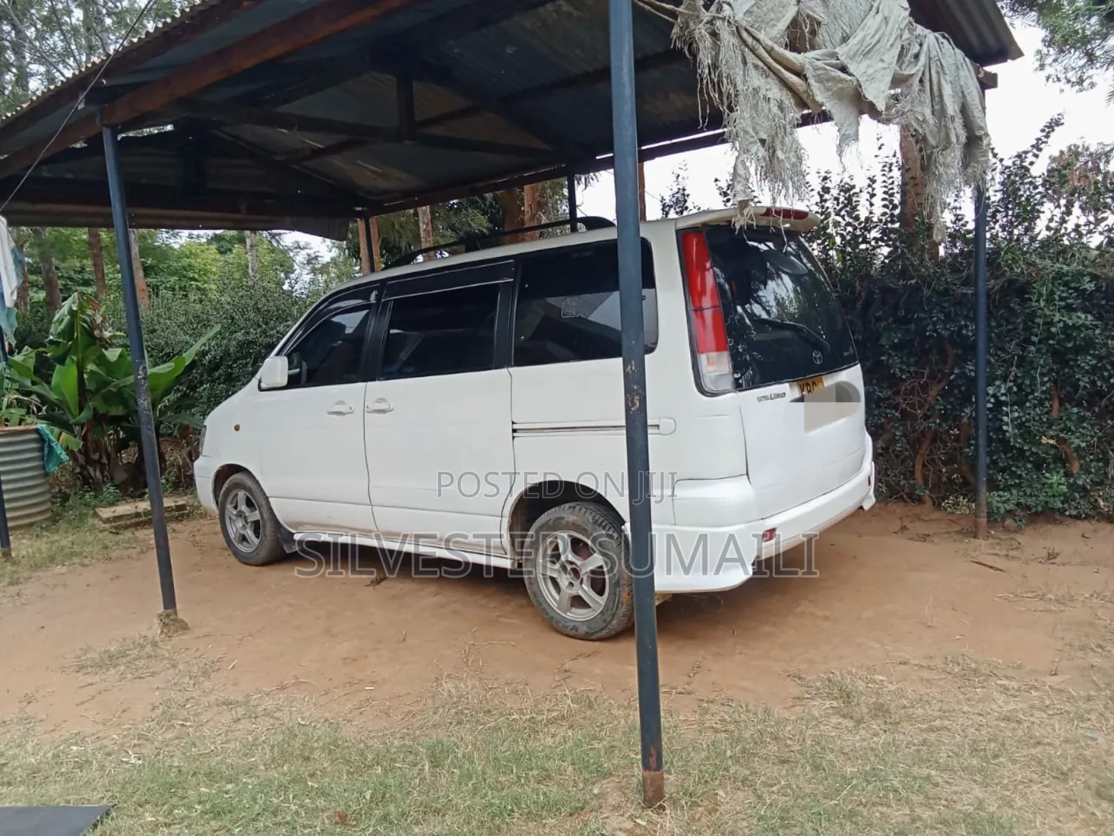 Toyota HiAce 2004 White